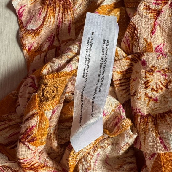 NWT- Band Of The Free Libby Gold Floral Bell sleeve crop top size small - Picture 9 of 11